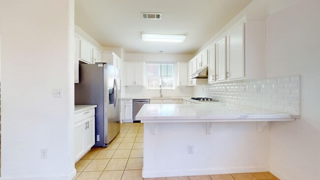 Building Photo - 5529 N Valdez