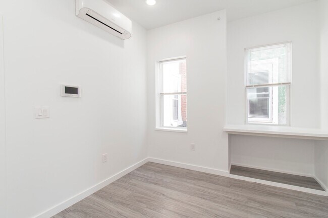 Building Photo - New! Renovated & Modern Apartment