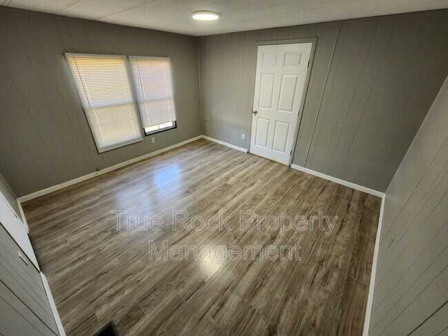 Building Photo - 10639 County Rd 3600