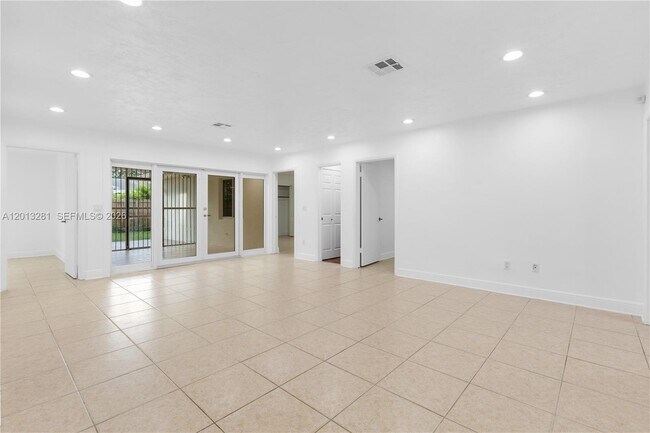 Building Photo - 5770 SW 55th St