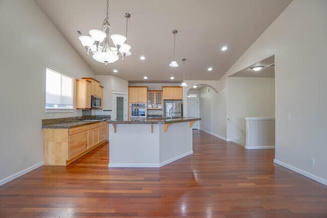 Building Photo - BEAUTIFUL VIEWS of MT. HOOD