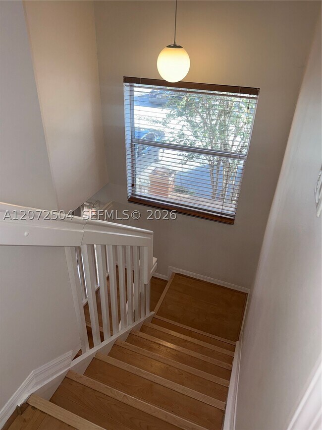 Building Photo - 700 SW 106th Ave