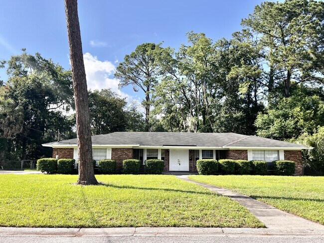 Building Photo - 5391 Golf Course Dr