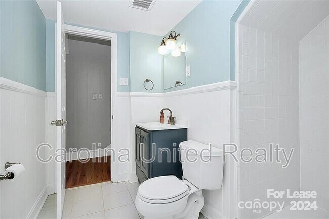 Building Photo - 6908 Lancer Dr