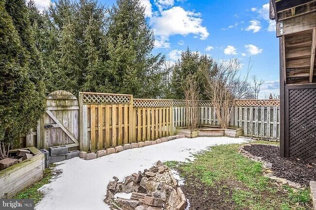 Building Photo - 24689 Siltstone Square