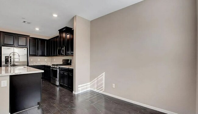 Building Photo - 37 Alamere Falls Dr