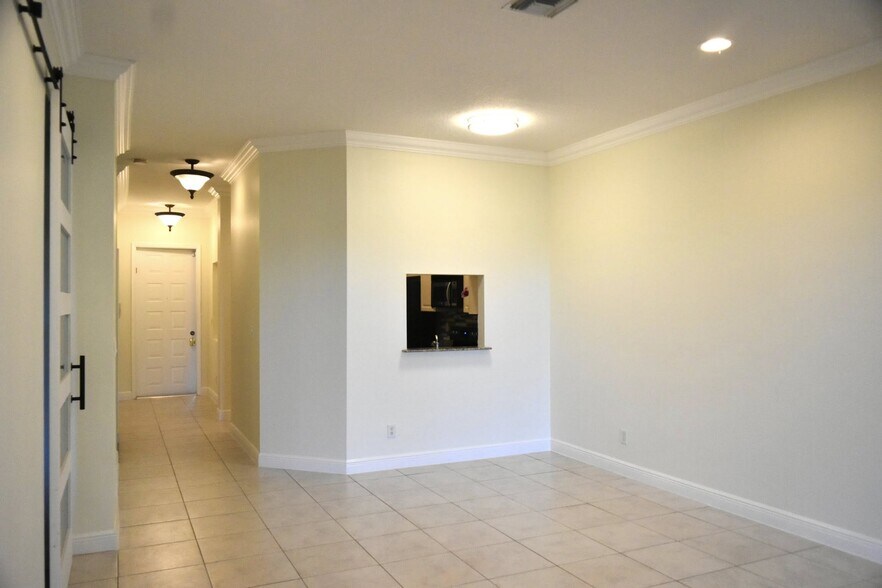 Building Photo - 3240 Fairway Cir