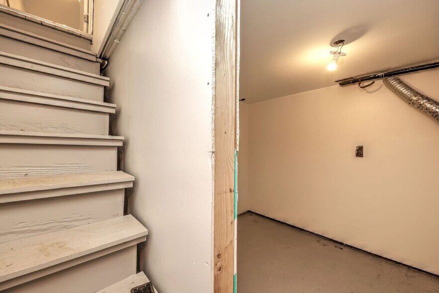Building Photo - 330 Naugatuck Ave
