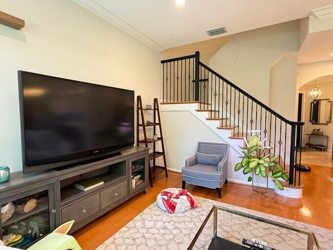 Building Photo - Two-story Upscale Townhouse located at Bel...