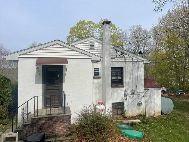 Building Photo - 7 Goldman Rd
