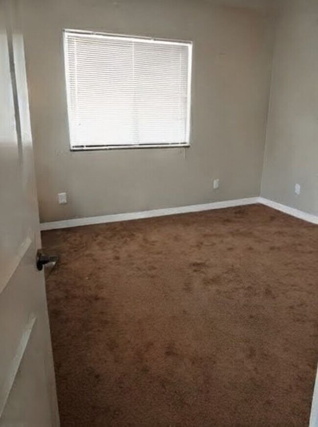 Building Photo - Newer Construction--- $2,000 gift card with a signed lease!!!