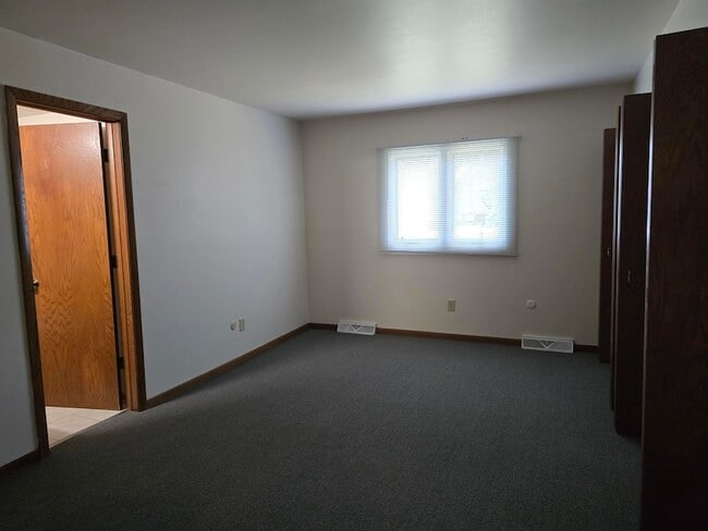 Building Photo - 1500 Camellia Dr