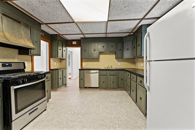 Building Photo - 31 Cameron Ave