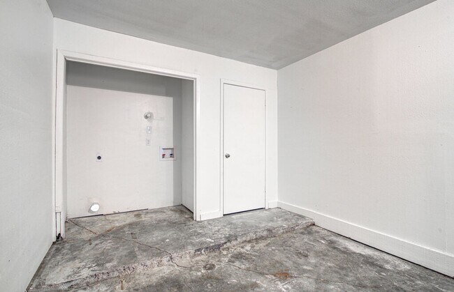 Building Photo - 1807 Briar Hill Dr