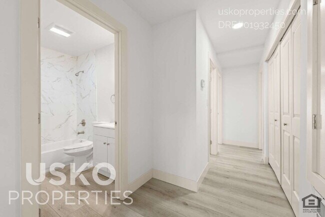 Building Photo - "Spacious 3-Bed Condo with 2 Baths in Citr...