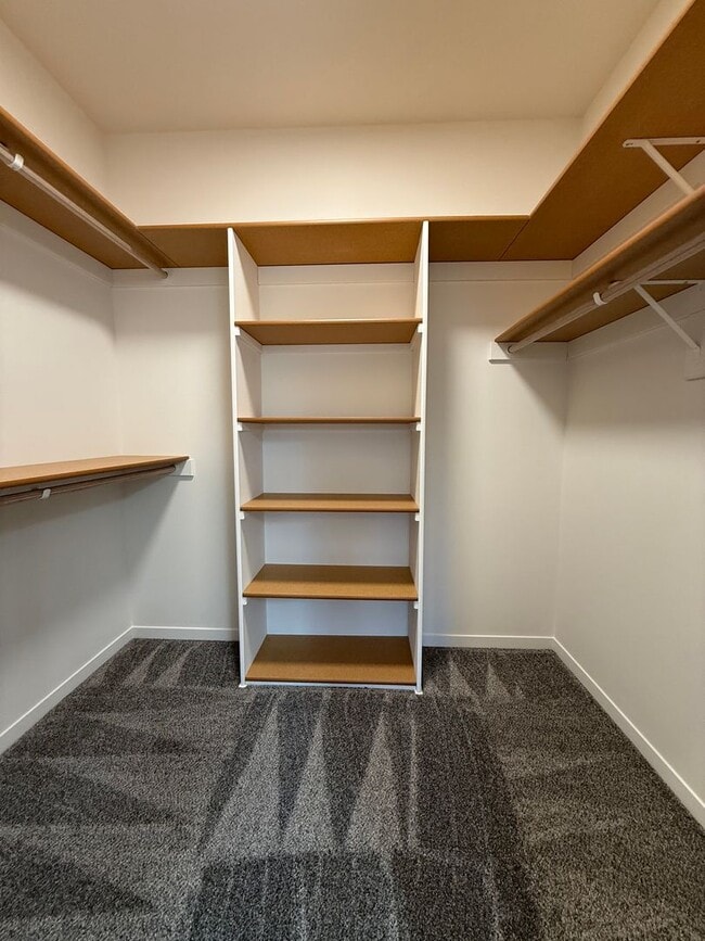 Building Photo - 2 Bedroom/2.5 Bath ranch townhome with 2 stall garage located in SE Lincoln