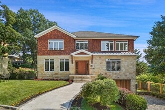 Building Photo - 2 Hudson St