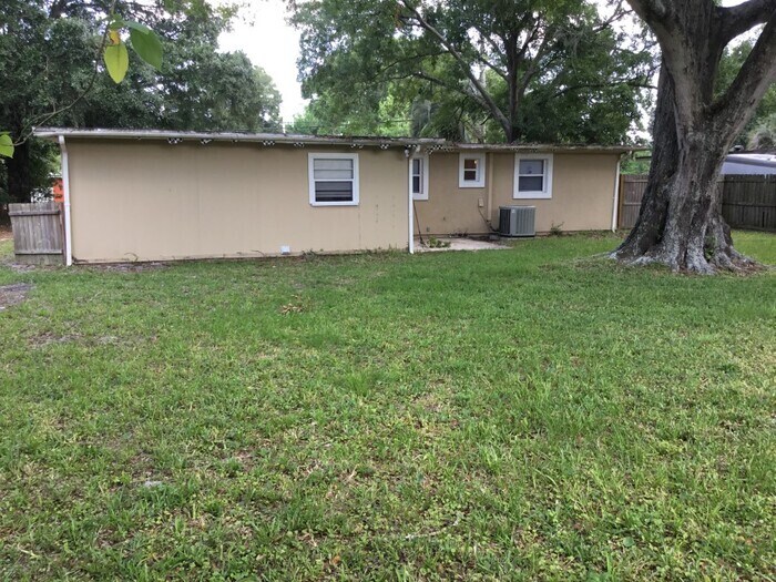 Building Photo - 1826 Sunrise Dr