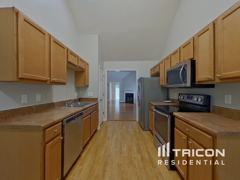 Building Photo - 7610 Hidden Creek Dr