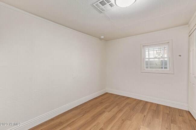 Building Photo - 1429 S 10th Ave
