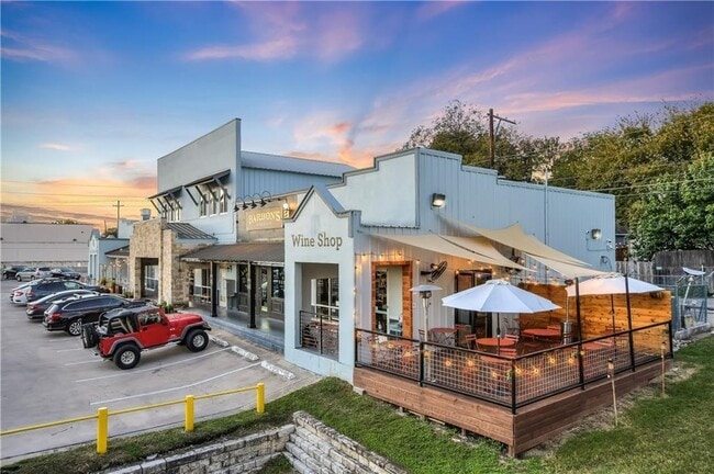 Building Photo - 2002 E 7th St