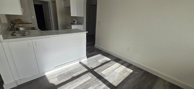 Building Photo - 5329 Kasper St