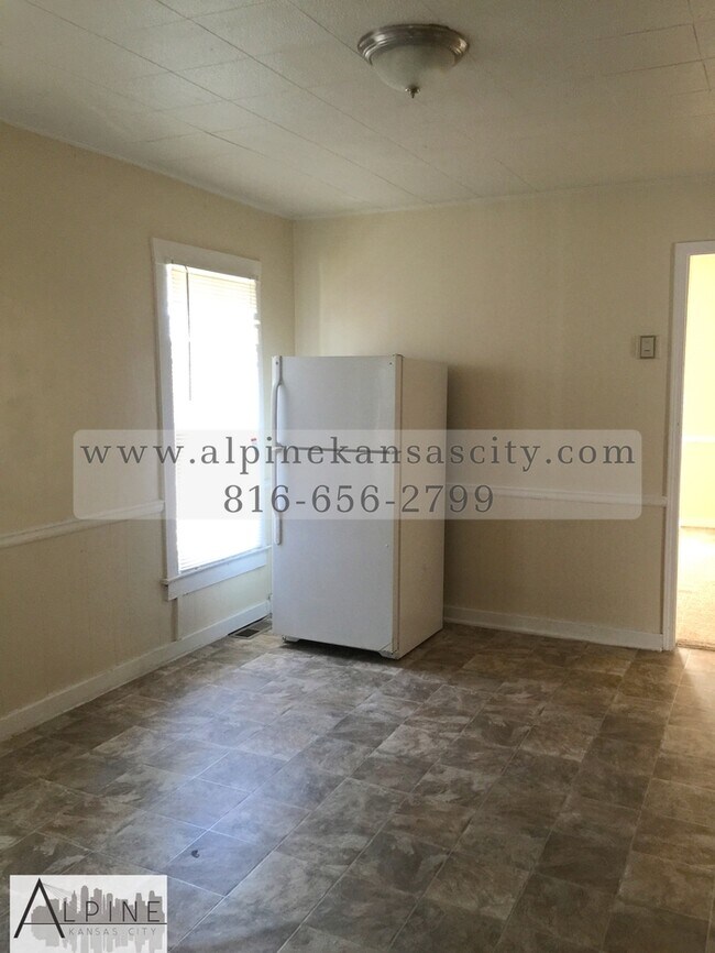 Building Photo - Independence Bungalow Available Now