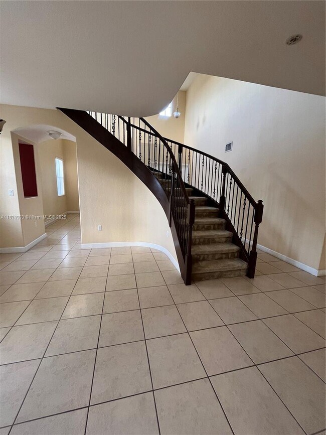 Building Photo - 9140 SW 153rd Ave