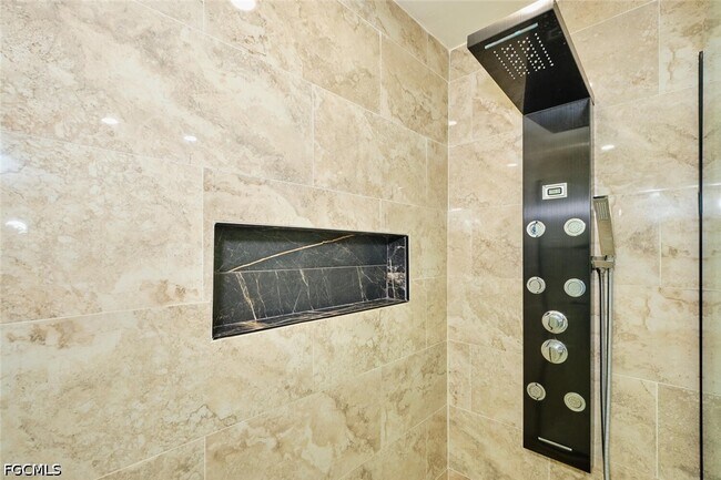 Building Photo - 2201 SE 5th Ave