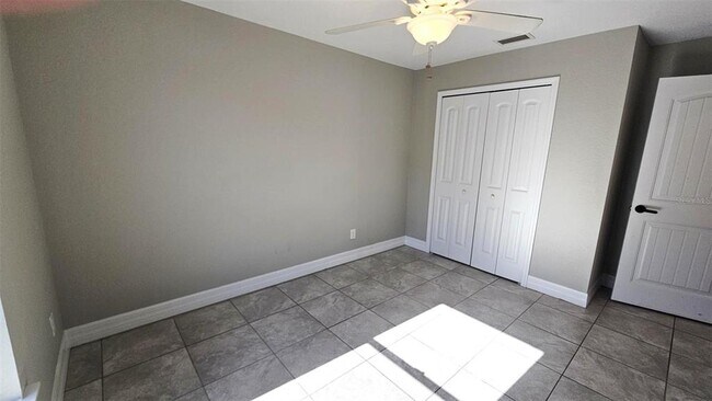 Building Photo - 210 Lime Tree Park