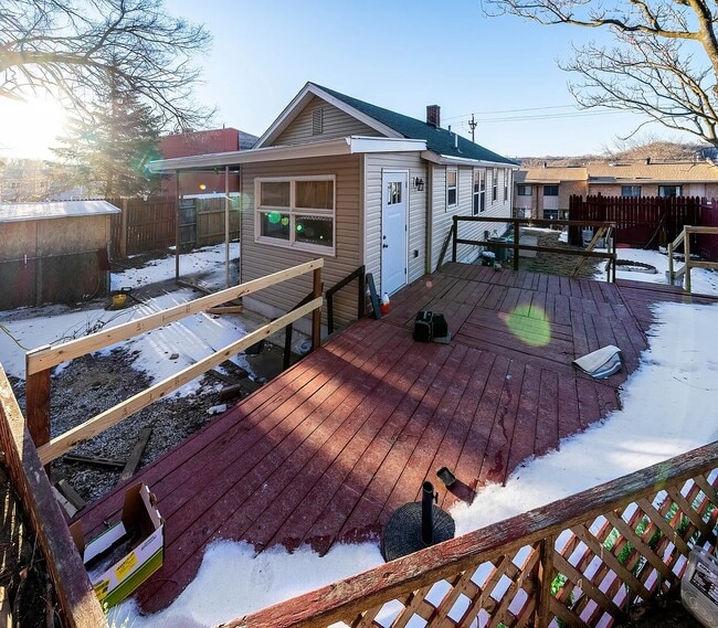 Building Photo - 411 Voorhis St