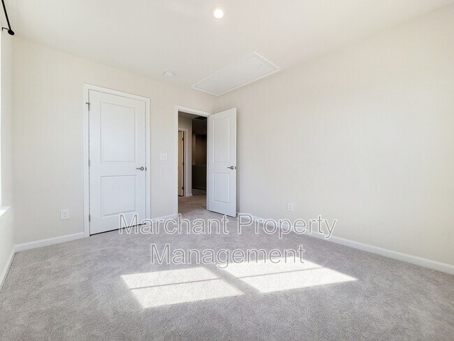 Building Photo - 111 Marthawood Ln