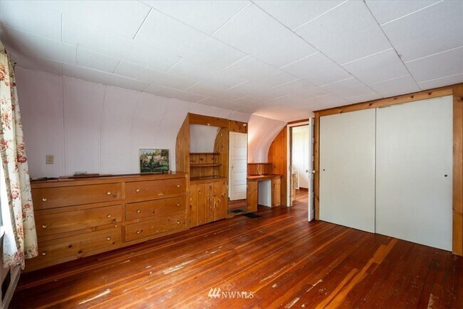 Building Photo - 3 Bedroom 1800 sq ft Cute Farm House with ...