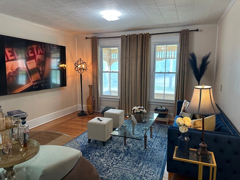 90 inch smart tv - 89 George St