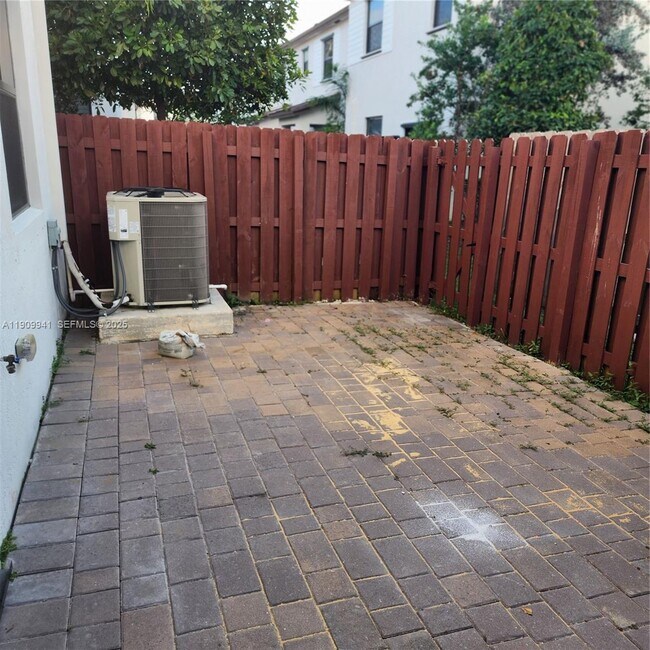 Building Photo - 236 SW 159th Ter