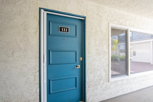 Building Photo - 2721 2nd St