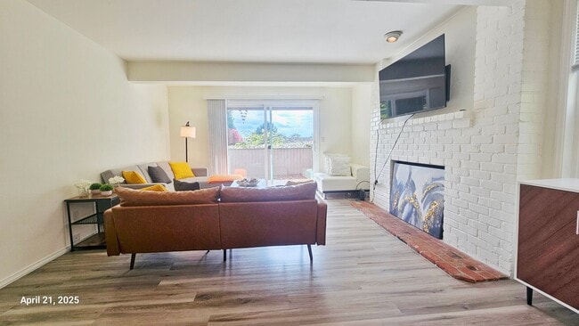 Building Photo - Beautiful Remodeled 4 Bedroom and 2.5 Bathroom Single Family House - Bellevue