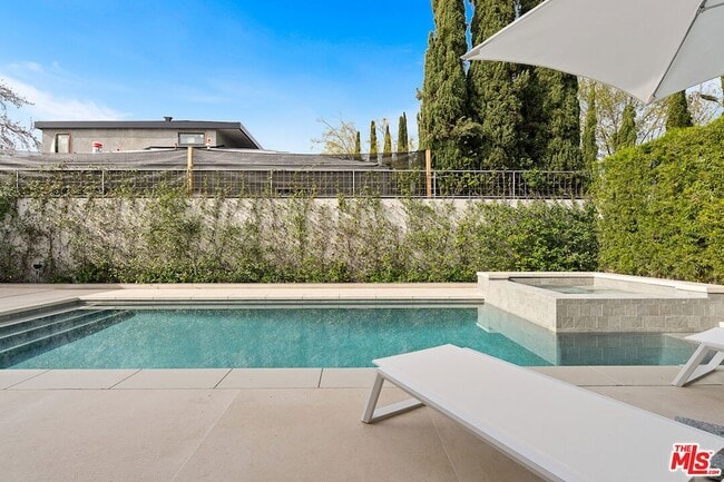 Building Photo - 2189 Summitridge Dr