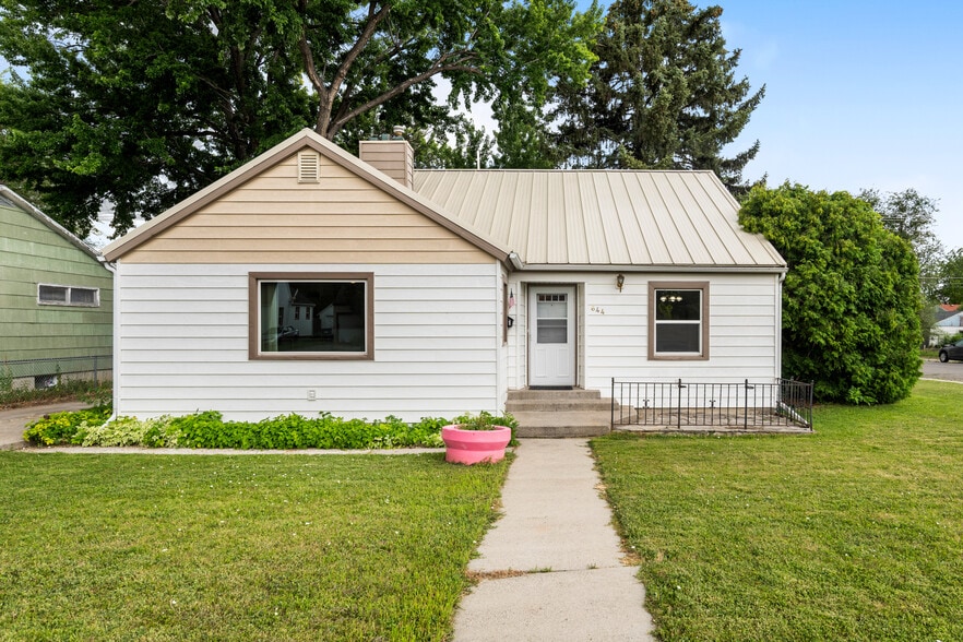 Primary Photo - 644 Avenue F
