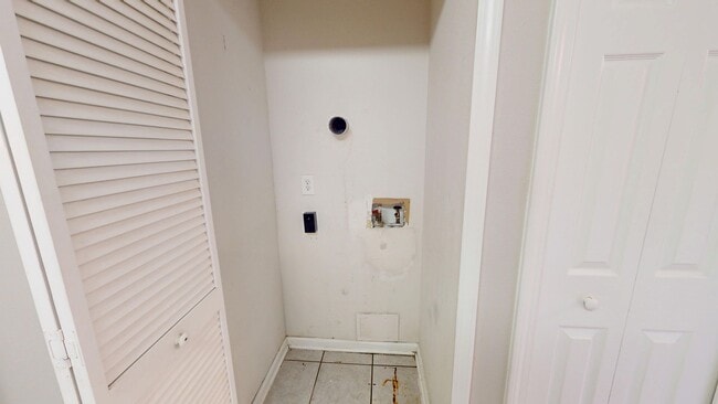 Building Photo - Spacious 3 Bedroom Condo in Villa Beauclerc for rent!