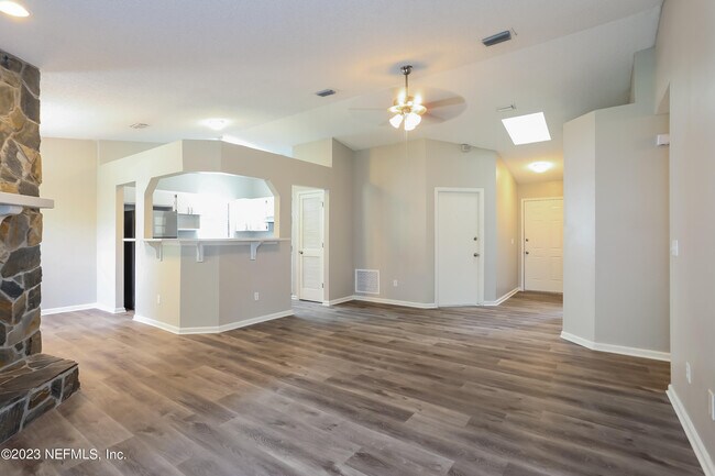 Building Photo - 1441 Kingfisher Ln N