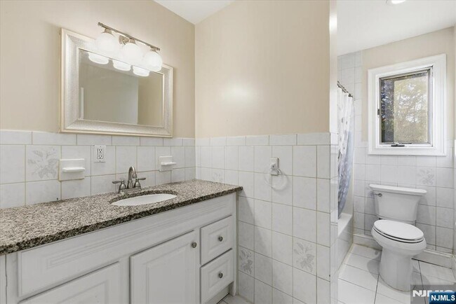 Building Photo - 473 Lincoln Dr