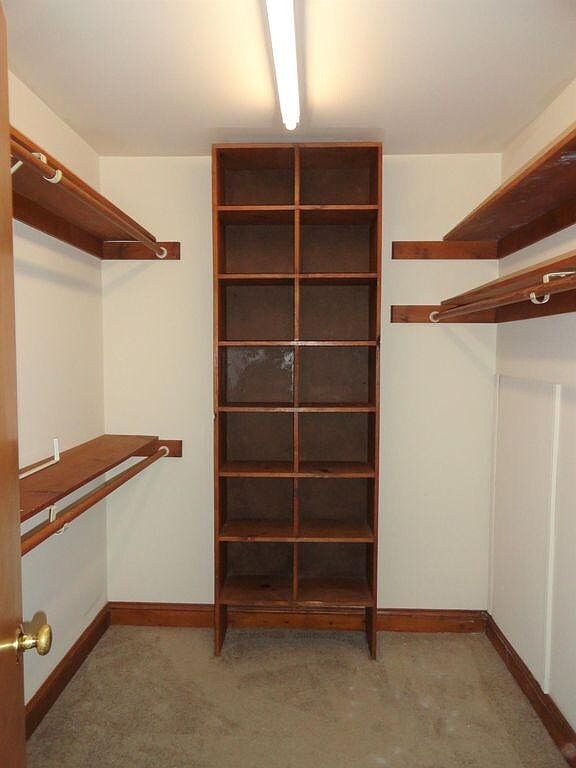 Building Photo - Room in House on Grove Ave
