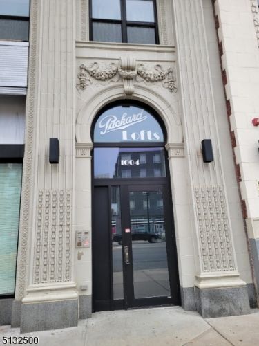 Primary Photo - 1004 Broad St