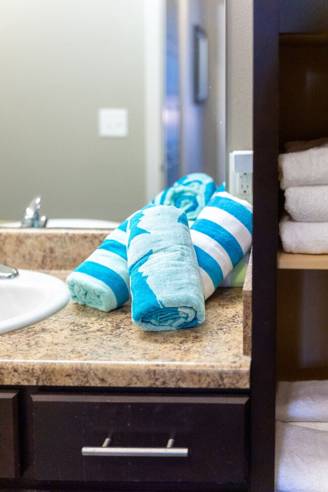 Building Photo - 8350 Cascade Ave