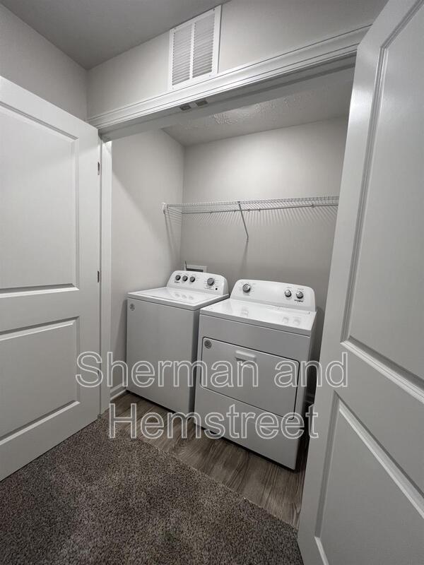 Building Photo - 7038 Hummingbird Dr