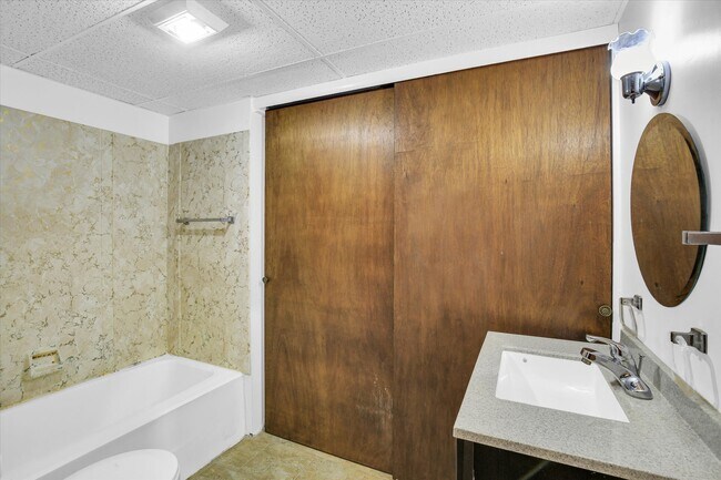 Building Photo - 9 Glenview Dr