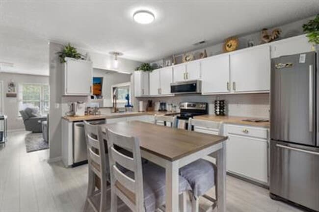 Building Photo - Marsh Oaks Townhome