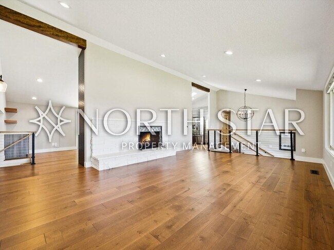 Building Photo - 860 S Skyland Dr