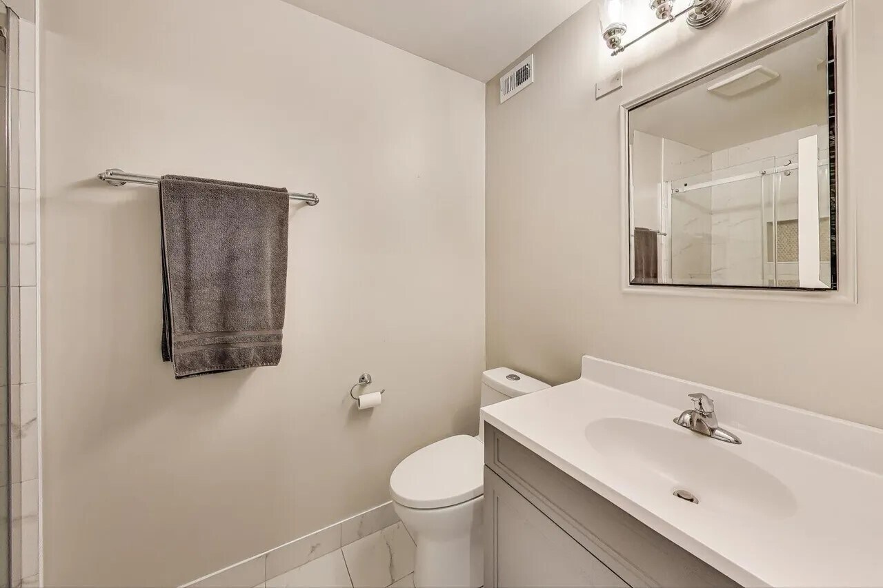 Master Bathroom - 25 Shoreline Rd